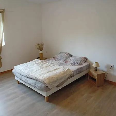 Grand Appartement Avec Terrasse Wignehies Buitenkant foto